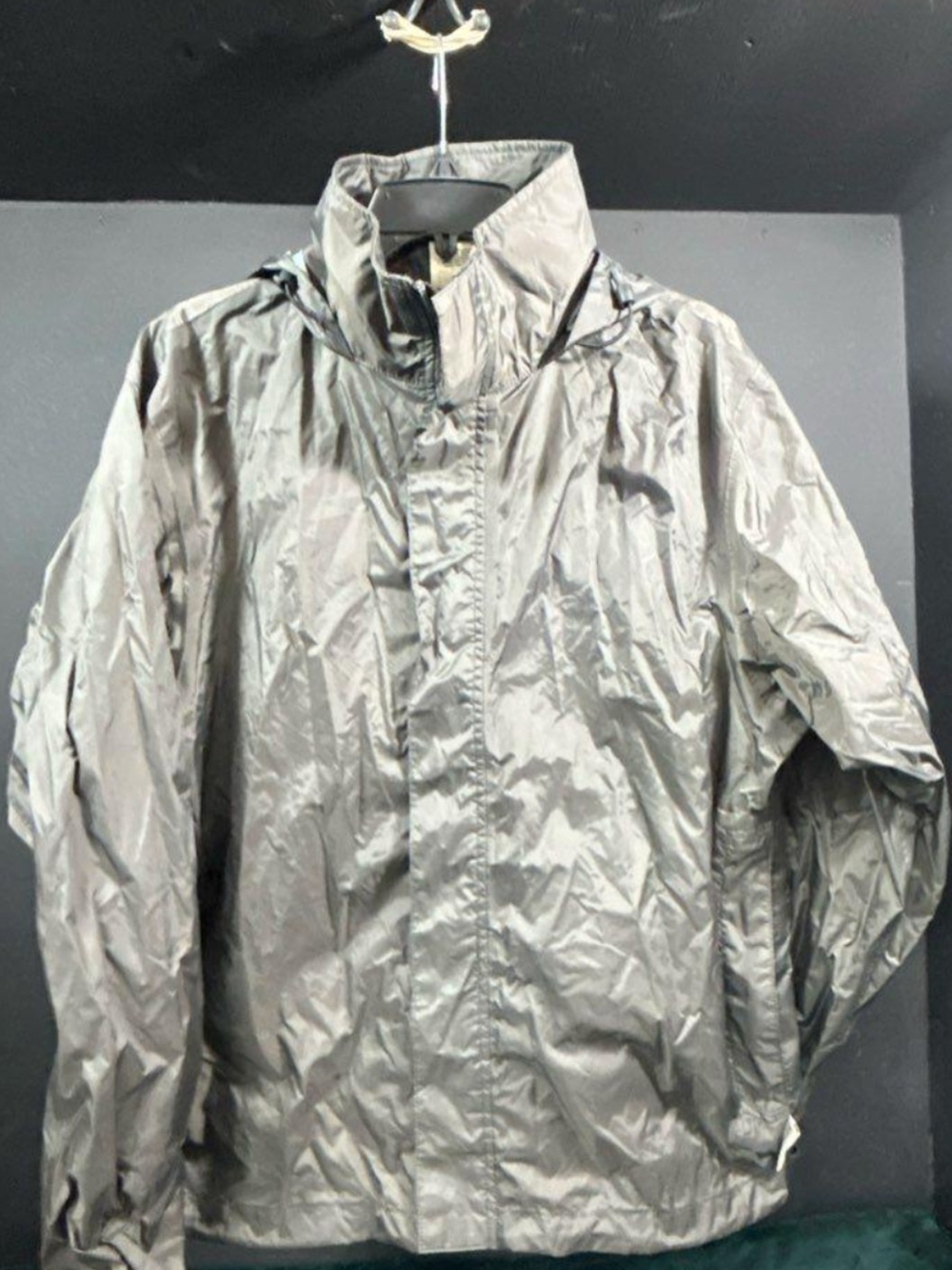 Magellan Outdoors Men's Gray Packable Rain Jacket Size M Used Exc